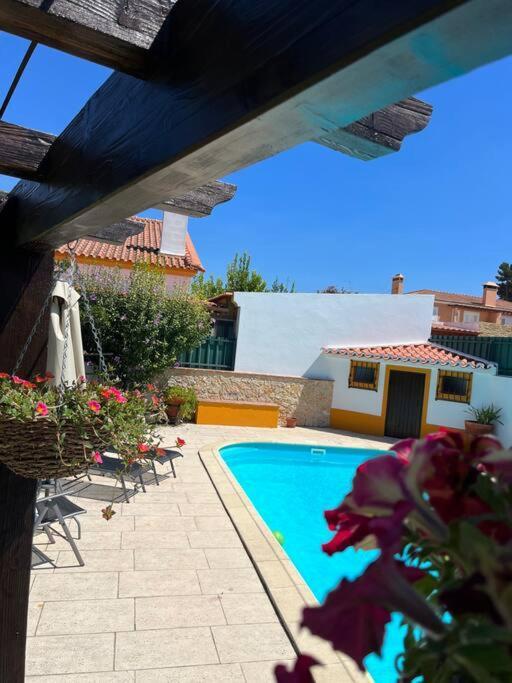 Cafofos Da Zeta, Cozy Pool House *